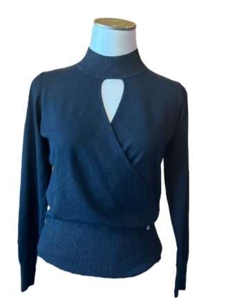 3356 keyhole pullover
